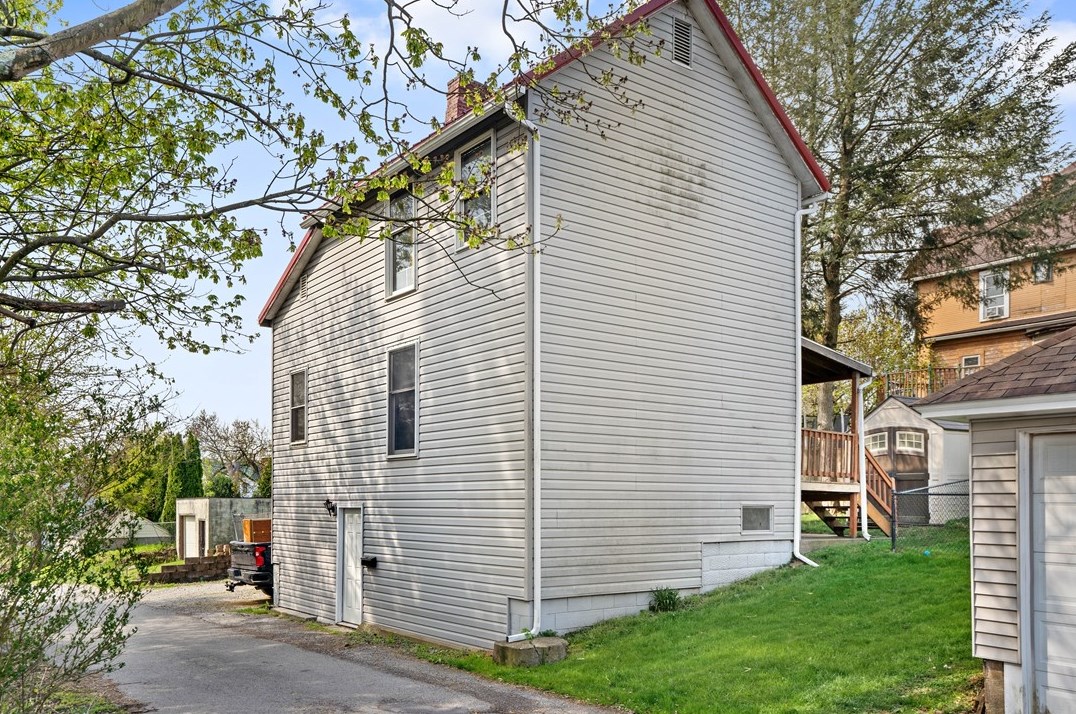 422 Holmes Way, Greensburg, PA 15601-1991