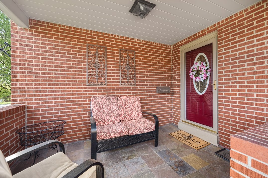 6 Lorrie Dr, North Huntingdon, PA 15642-9419