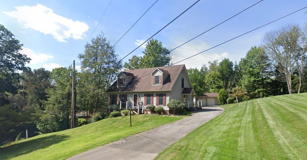 4 Pleasant Grove Dr, Beaver Falls, PA 15010