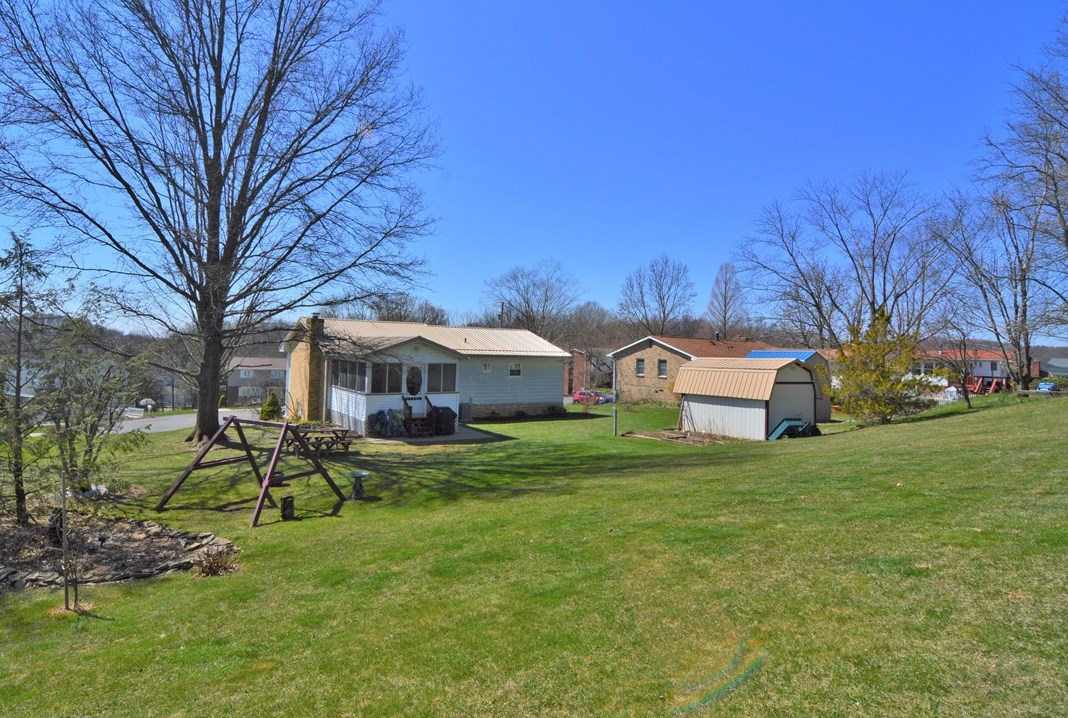 961 Rolling Meadows Dr, Greensburg, PA 15601