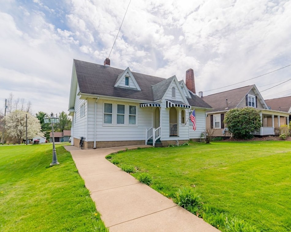 310 W Main St, Rural Valley, PA 16249