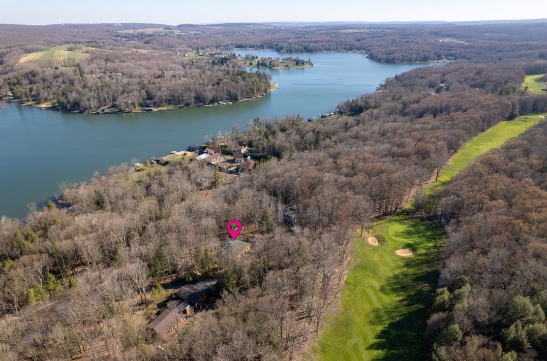 1128 Peninsula Dr, Central City, PA 15926