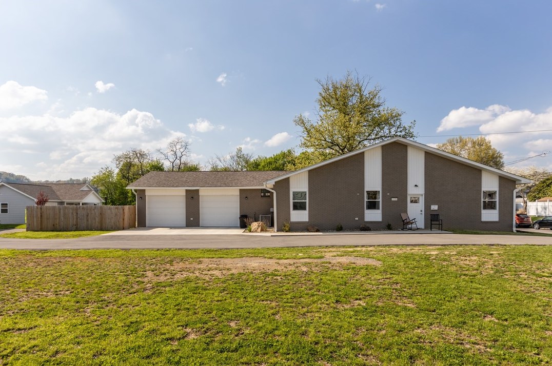 1106 8th Ave, New Brighton, PA 15066