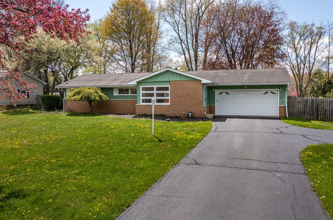 12 Redwood Dr, Greenville, PA 16125