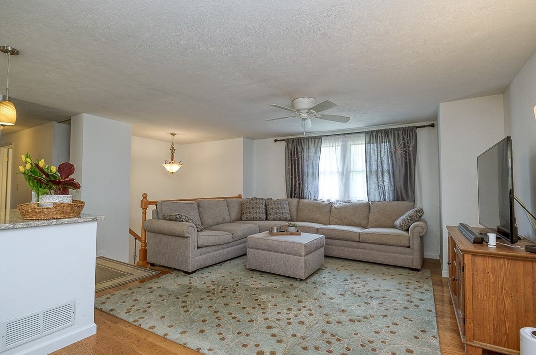 8007 Lingay Dr, Allison Park, PA 15101