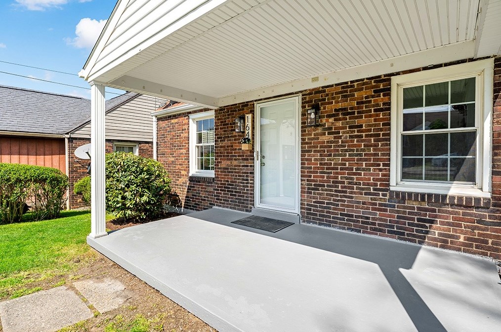 164 Central Ave, North Versailles, PA 15137-1008