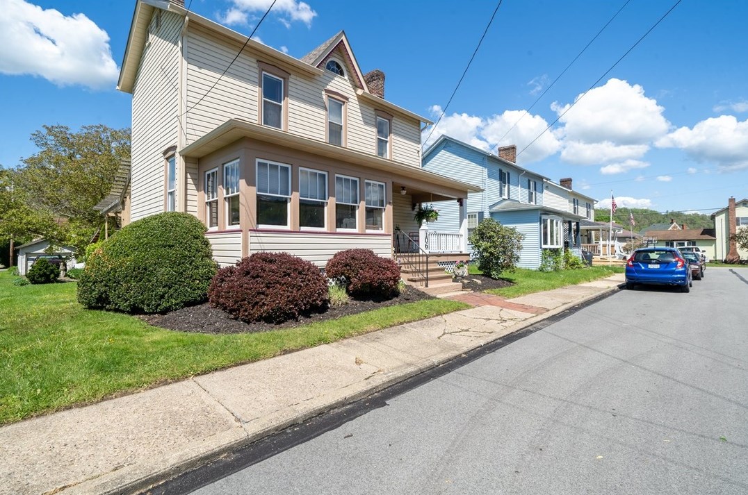 106 Cort St, West Newton, PA 15089