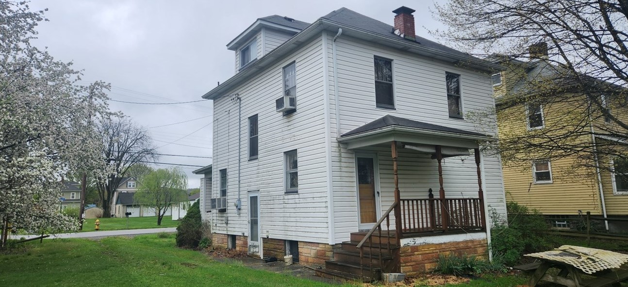 427 Golf Ave, Ellwood City, PA 16117