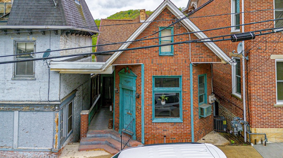 125 N 2nd St, West Newton, PA 15089