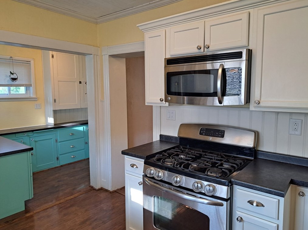 540 1st St, Ernest, PA 15739