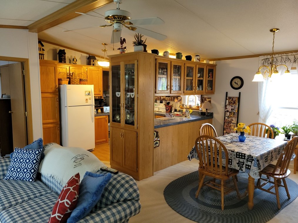 35 Emerald Dr, Grove City, PA 16127