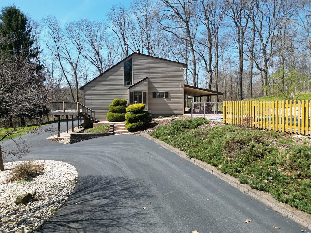 332 Millers Ln, Apollo, PA 15613