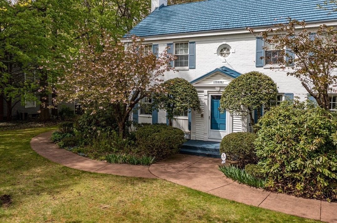 1355 Yahres Rd, Hermitage, PA 16146