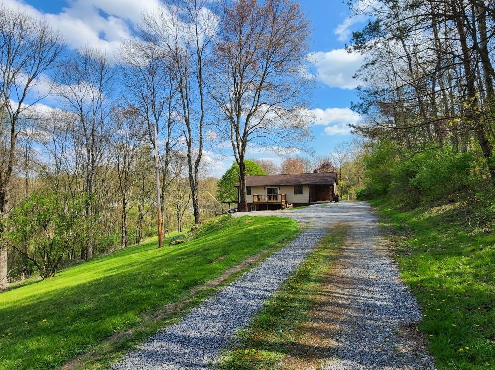 1224 Houck Rd, Indiana, PA 15701