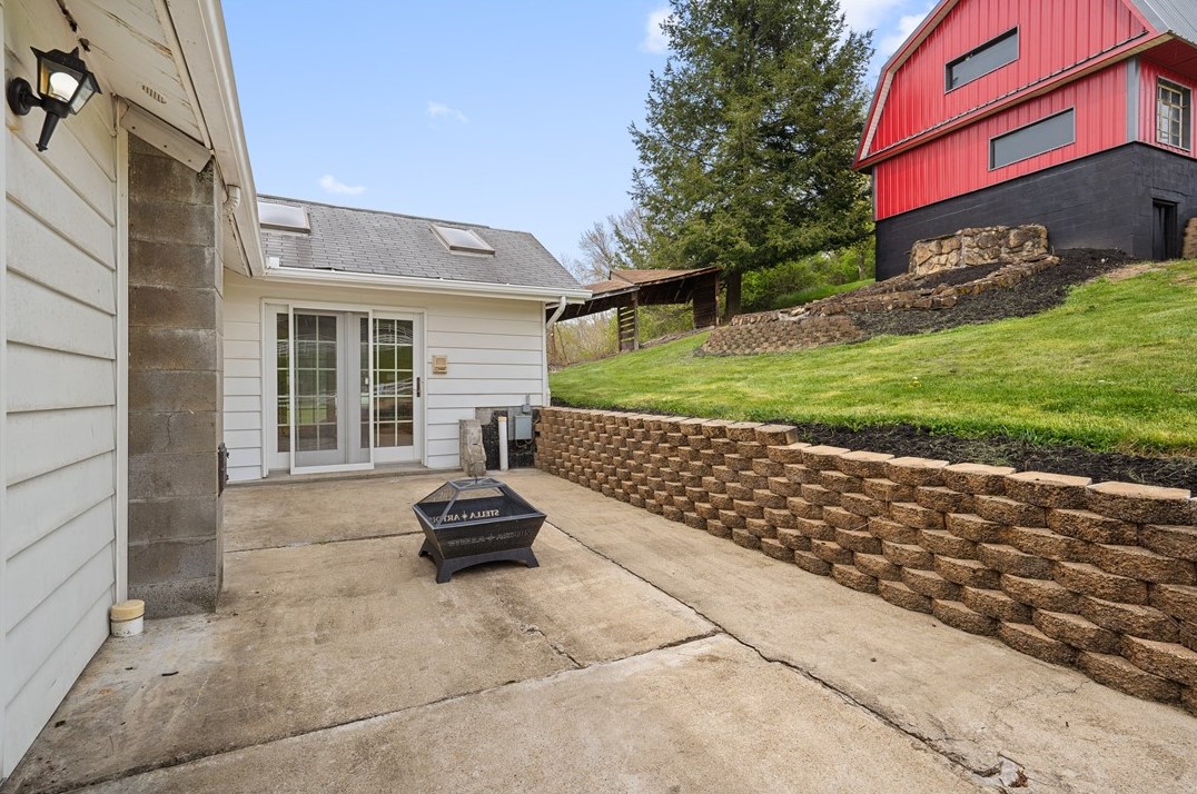 125 Pine Ave, Houston PA  15342-1623 exterior