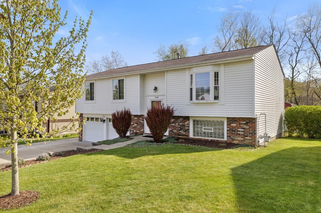 1140 Mike Reed Dr, Library, PA 15129