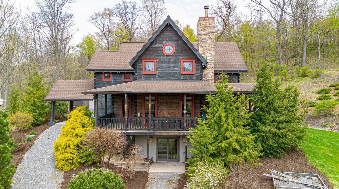 1070 W Lancaster Rd, Harmony, PA 16037