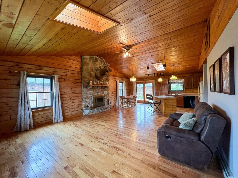 110 Zetta Ln, Butler, PA 16002
