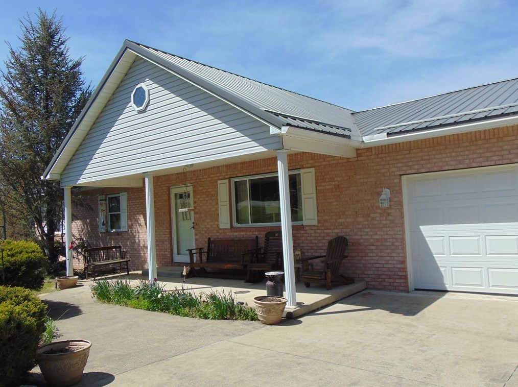 361 Adelaide Rd, Connellsville, PA 15425