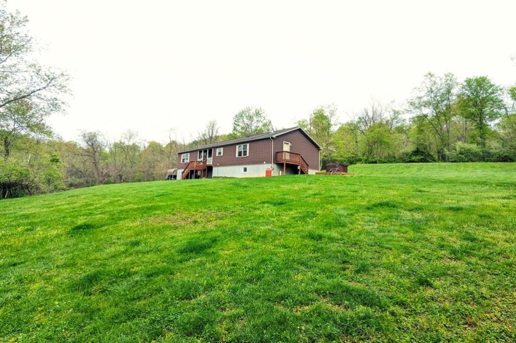 699 Dillie Rd, Prosperity, PA 15329-1689