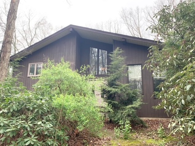 112 Green Forest Dr, Baden, PA 15005-9619