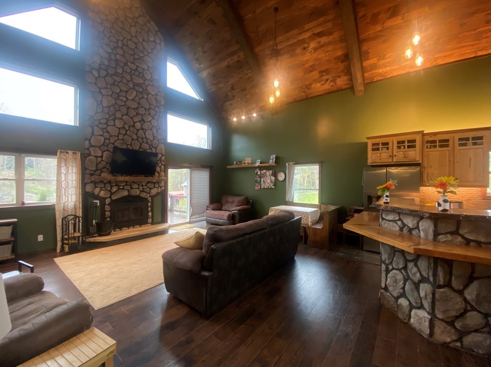 179 Rocks Rd, Parker, PA 16049-1717