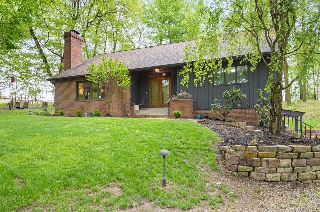 560 Sugar Camp Rd, Venetia, PA 15367