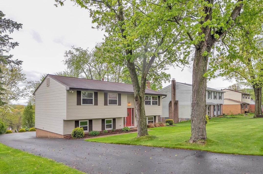 20 Donna Dr, North Huntingdon, PA 15642-8804