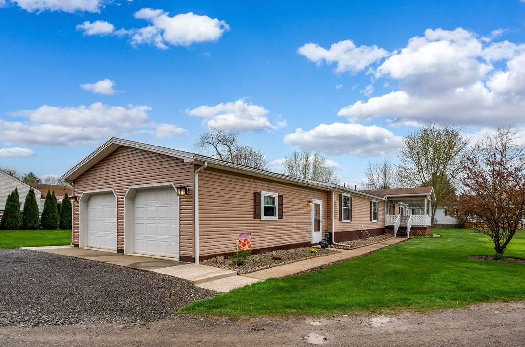 235 Washington St, Barkeyville, PA 16038-0017