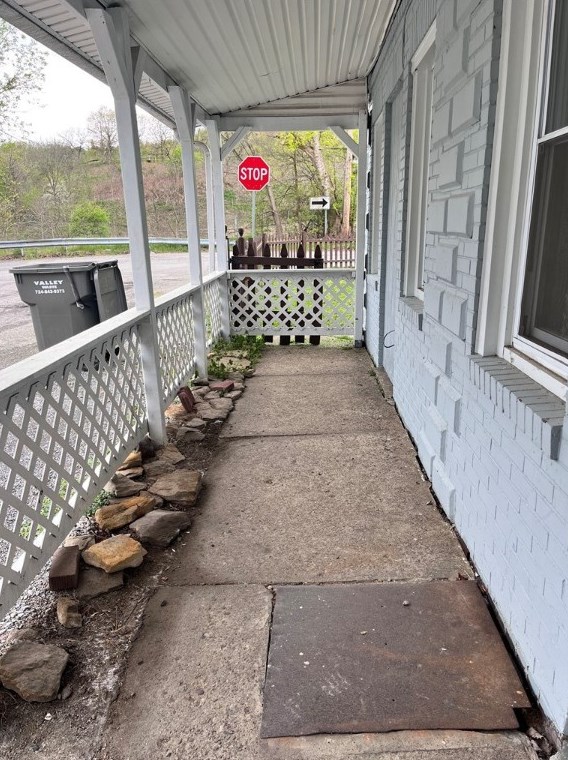 1173 S 2nd St, Ellwood City, PA 16117