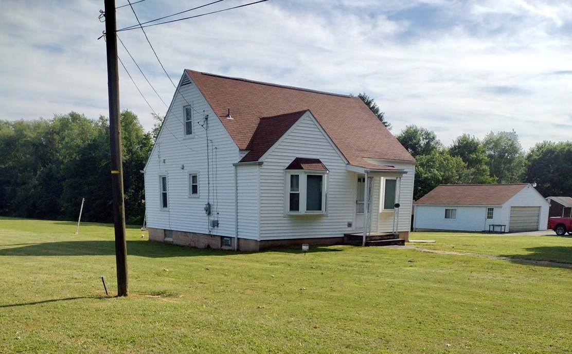 6213 Tuscarawas Rd, Industry, PA 15052-1925