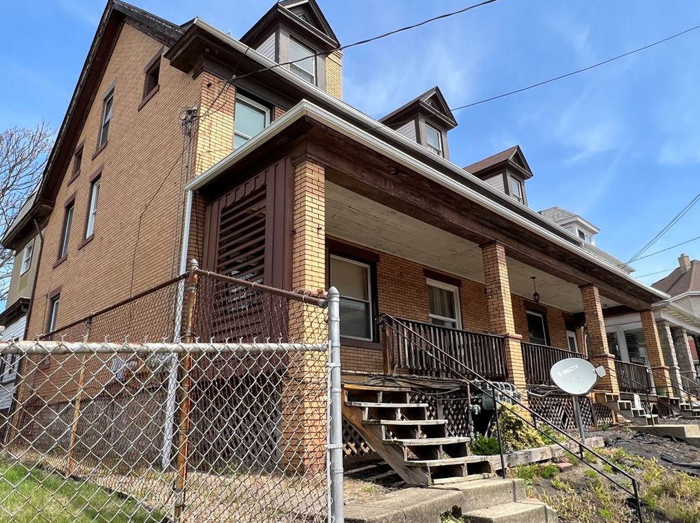11-15 Cuyler Ave, Jeannette, PA 15644