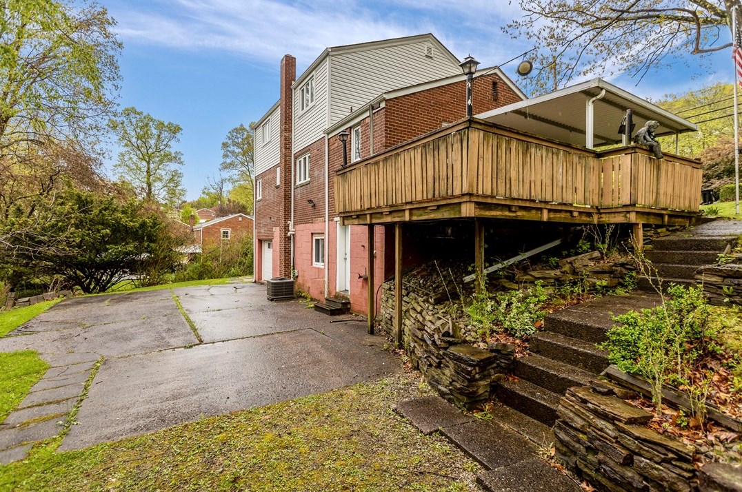 5754 Willow Terrace Dr, Bethel Park, PA 15102-3554