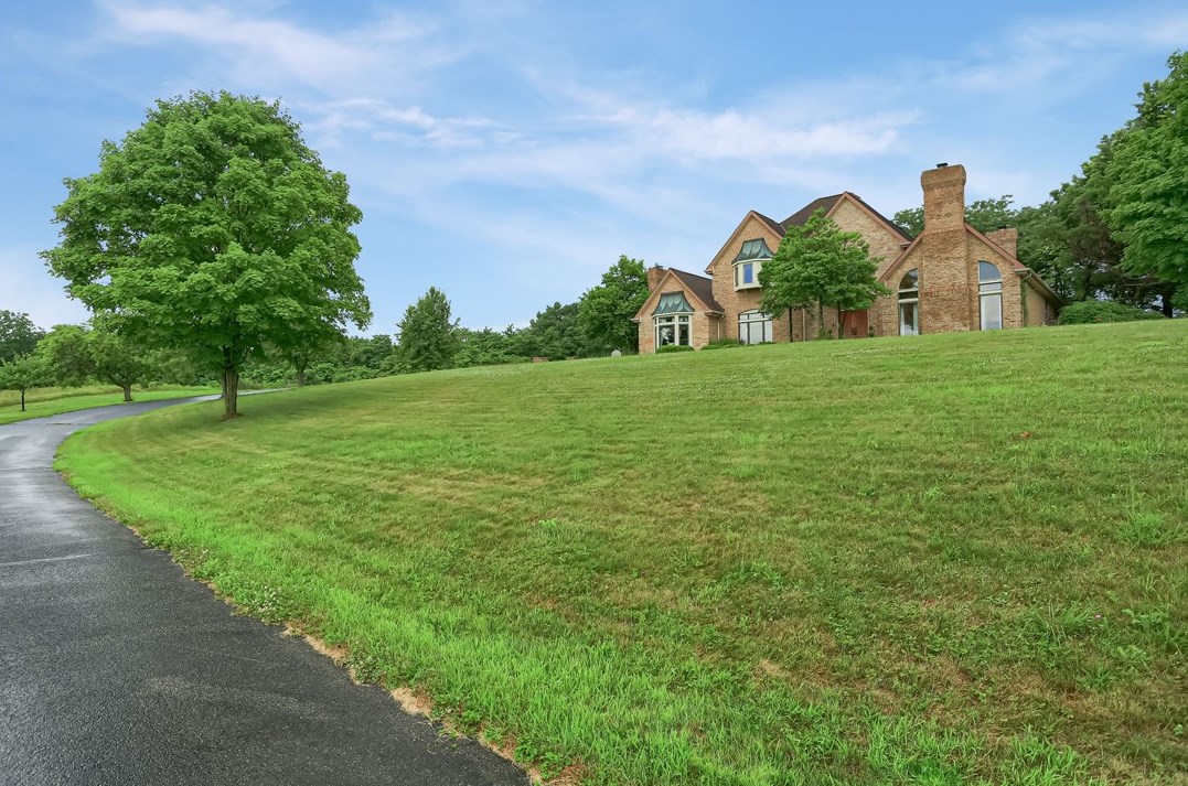 325 Overbrook Rd, Valencia, PA 16059