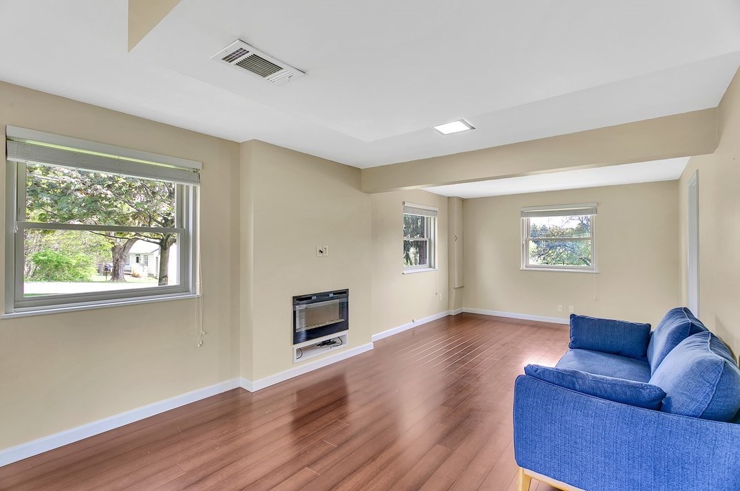 1300 Deerfield Dr, Monroeville PA  15146-4408 exterior