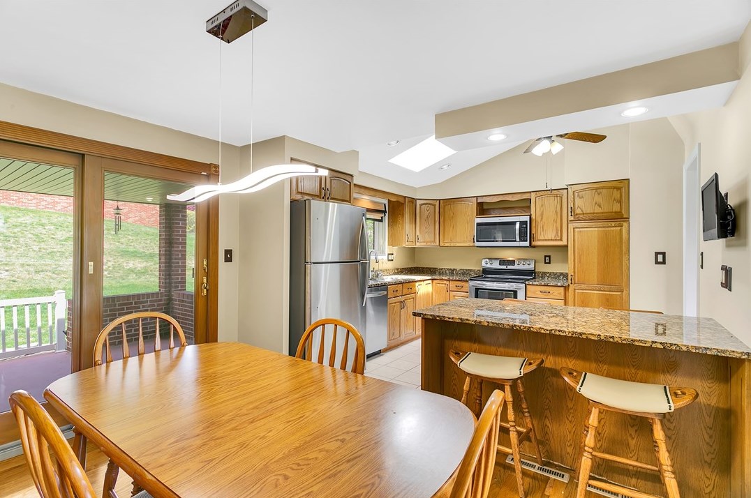 1300 Deerfield Dr, Monroeville PA  15146-4408 exterior