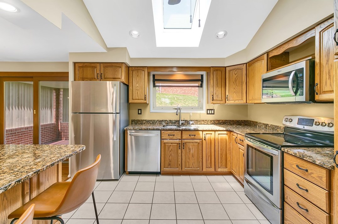 1300 Deerfield Dr, Monroeville PA  15146-4408 exterior