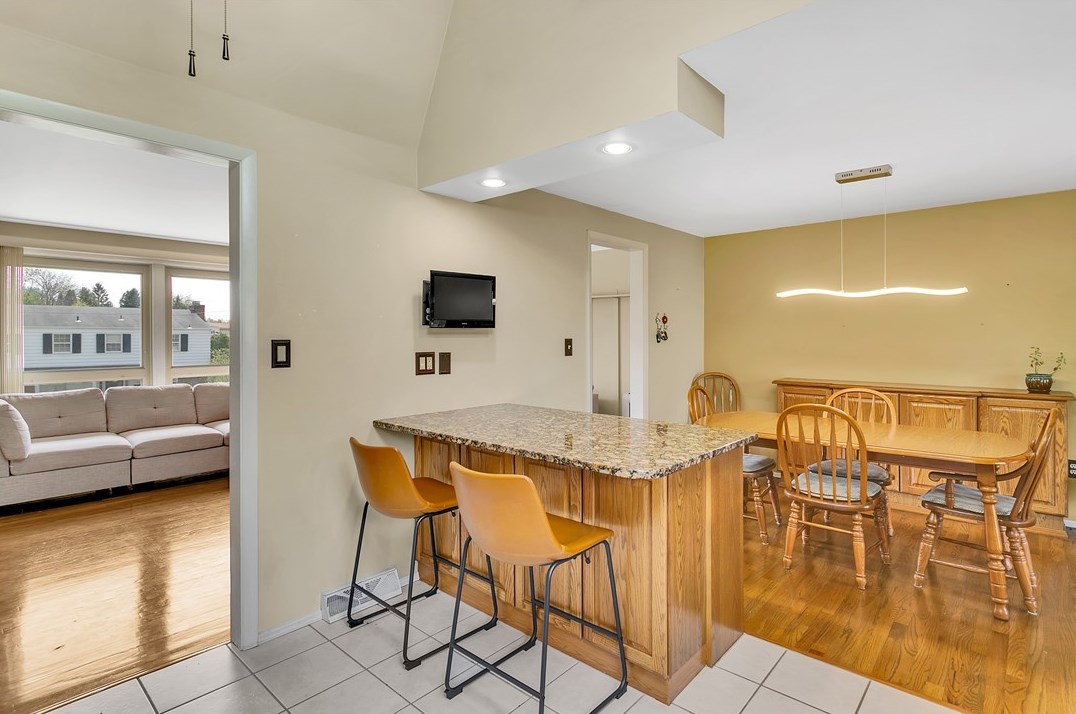 1300 Deerfield Dr, Monroeville PA  15146-4408 exterior