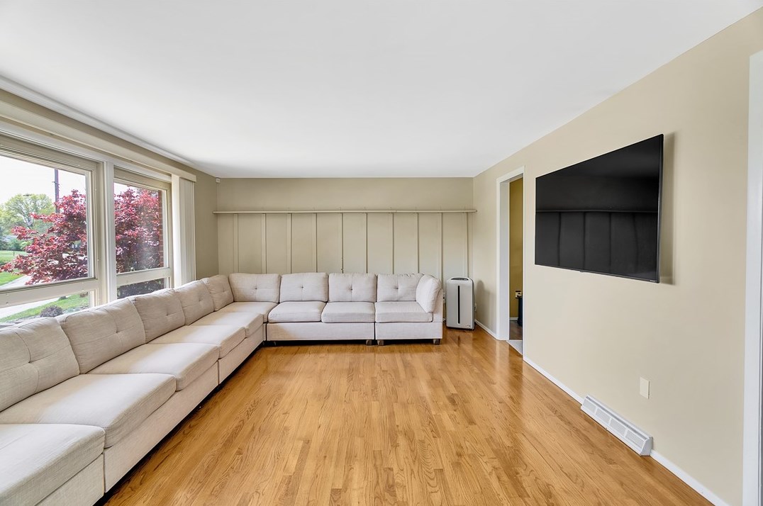 1300 Deerfield Dr, Monroeville PA  15146-4408 exterior