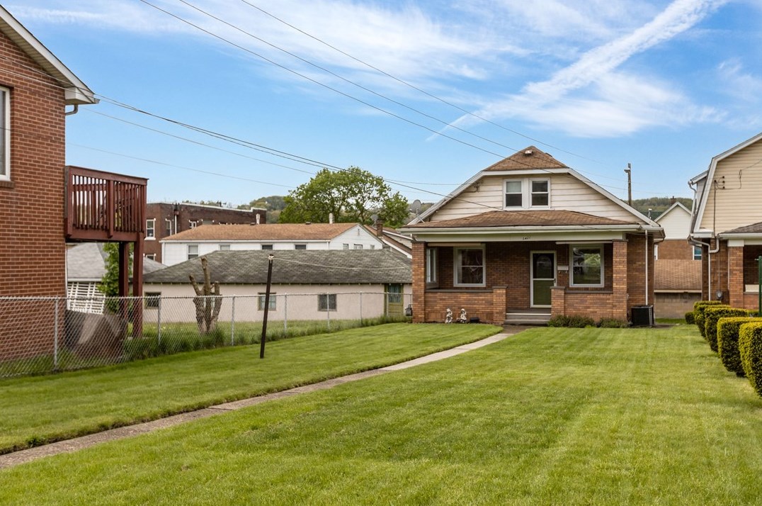 1421 Lenz Ave, Ambridge, PA 15003