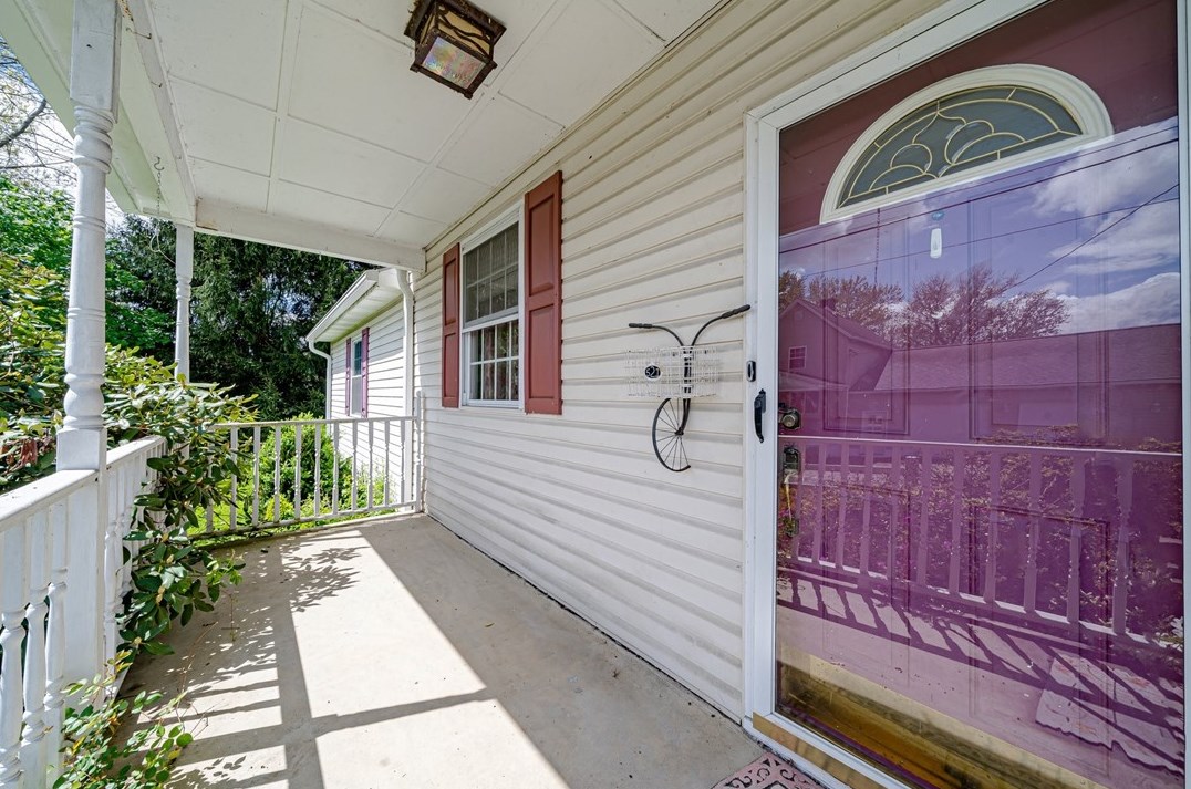 521 5th St, Youngwood, PA 15697-1507