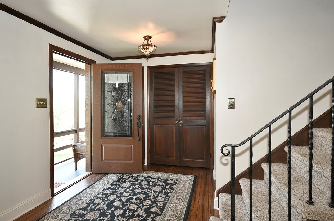 6801 Kevin Dr, Bethel Park, PA 15102-3031