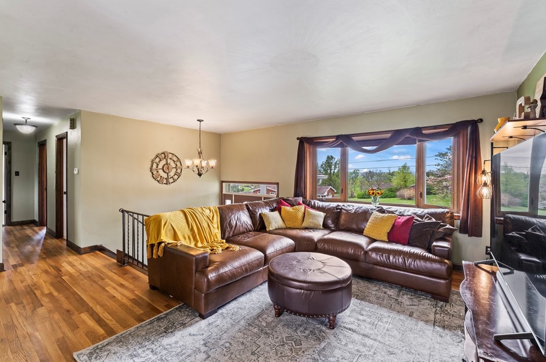 17 Lookout Ave, Monongahela, PA 15063