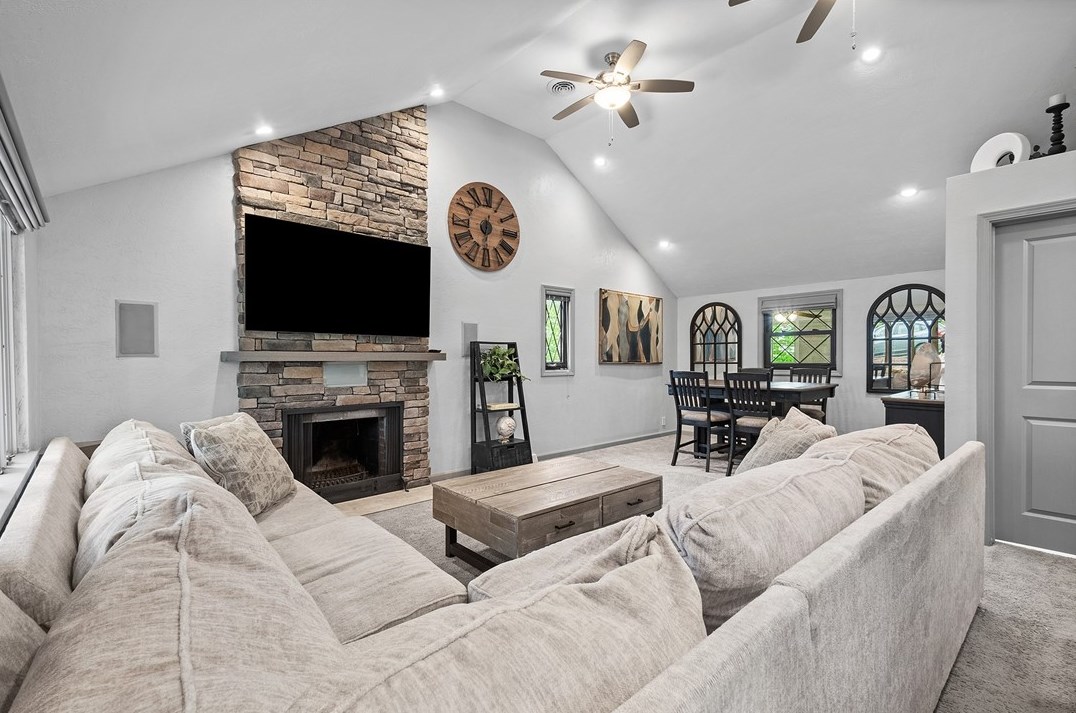 152 Gill Hall Rd, Jefferson Hills, PA 15025