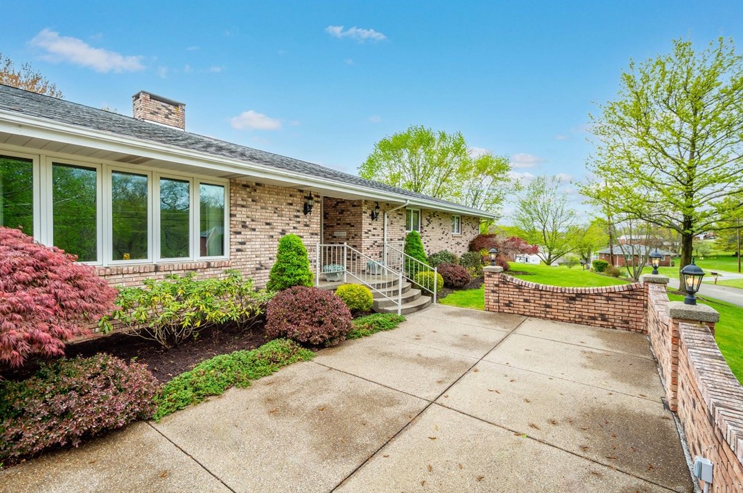 220 Verona Dr South, Washington, PA 15301