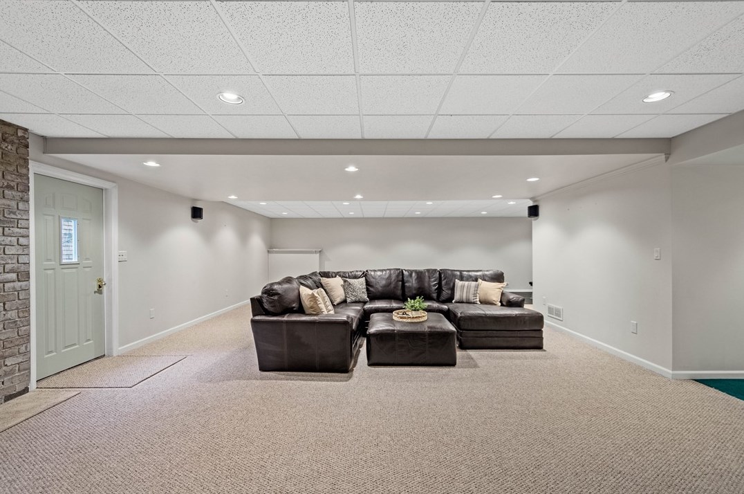 220 Verona Dr, Washington PA  15301-2764 exterior