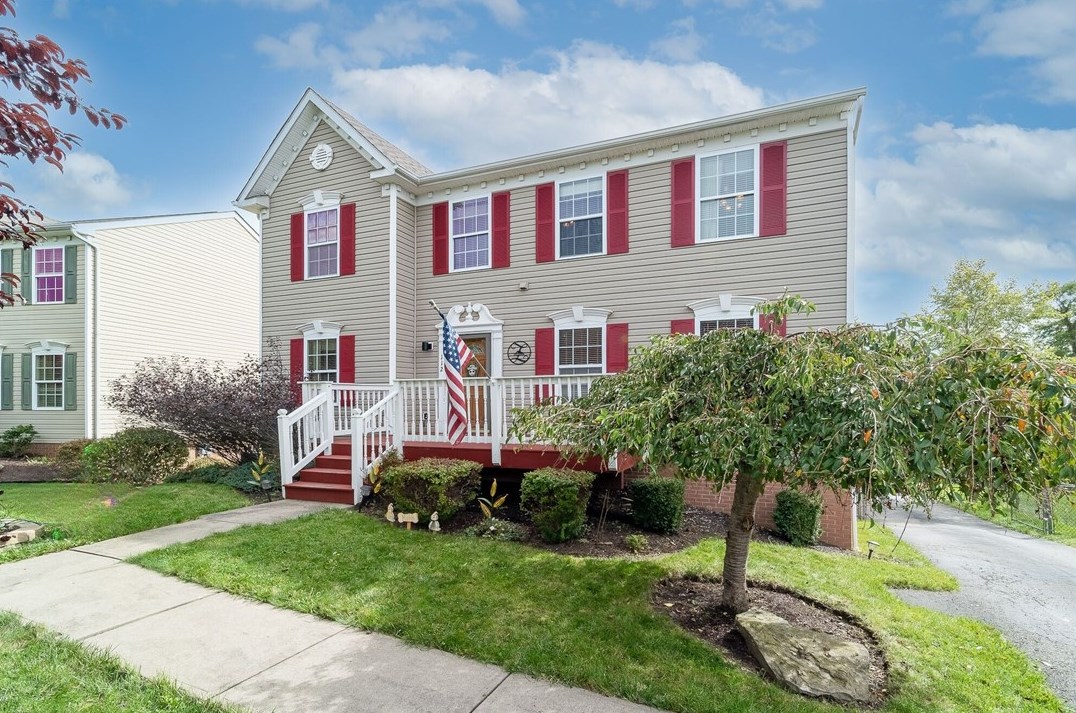 112 Summit Cir, Houston, PA 15342