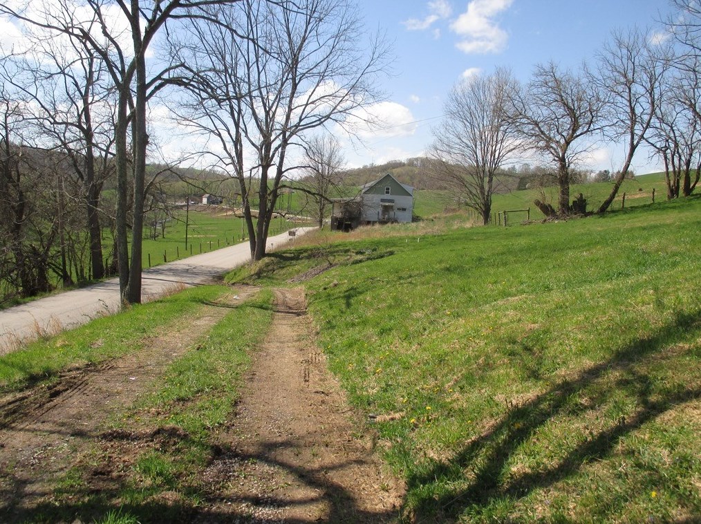 910 Dunn Station Rd, Prosperity, PA 15329