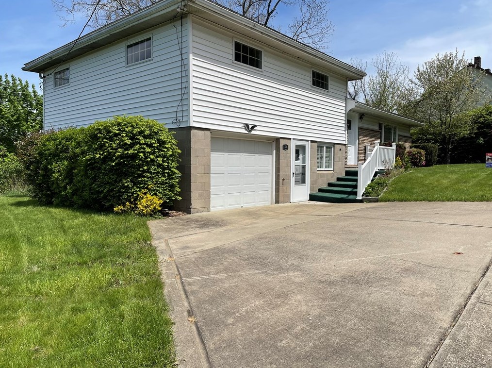 53 Oak St, Manor, PA 15665