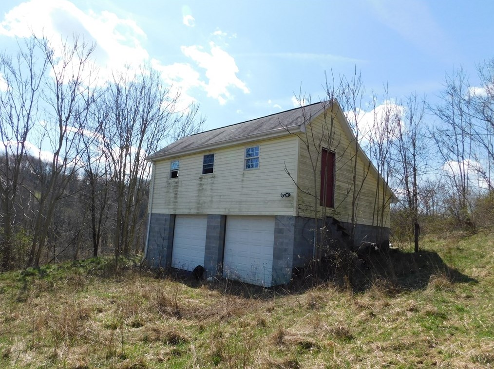 115 Walnut Rd, Claysville, PA 15323